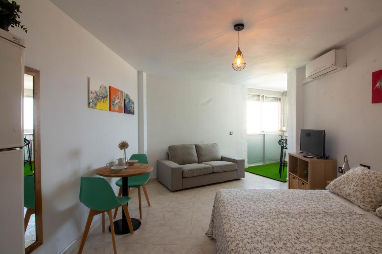 Larios Dos 504. Estudio Con Vistas Al Mar Cerca De La Playa Torrox Luaran gambar